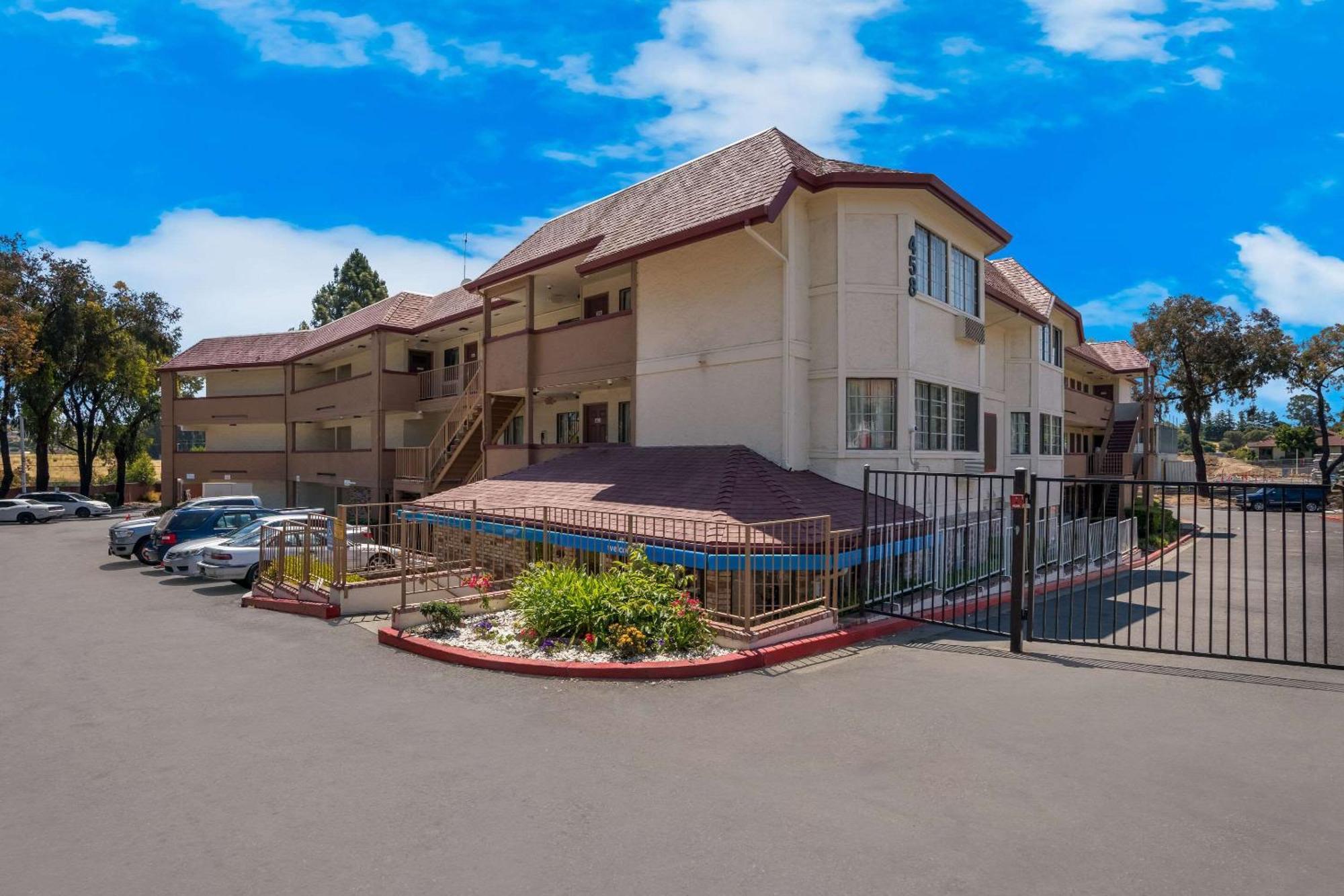 RED ROOF INN & SUITES VALLEJO 2⋆ ::: VALLEJO, CA ::: COMPARE HOTEL RATES